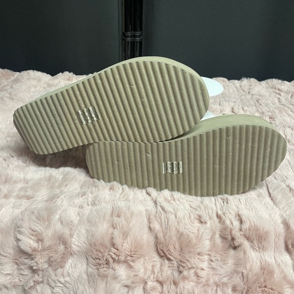 Rocket Dog Hippy
Women's Wedge Sandals, size 9 - Picture 4 of 5